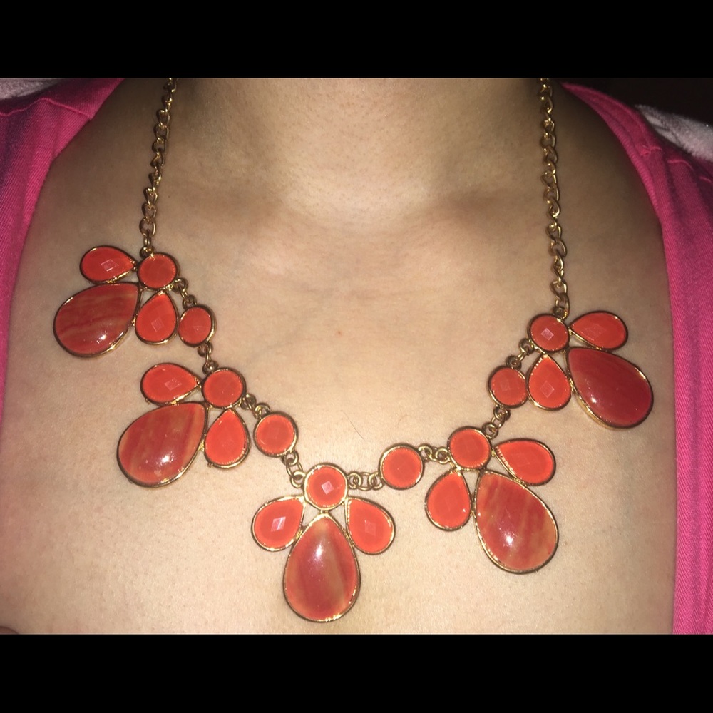 Adjustable flower necklace - Picture 2 of 3